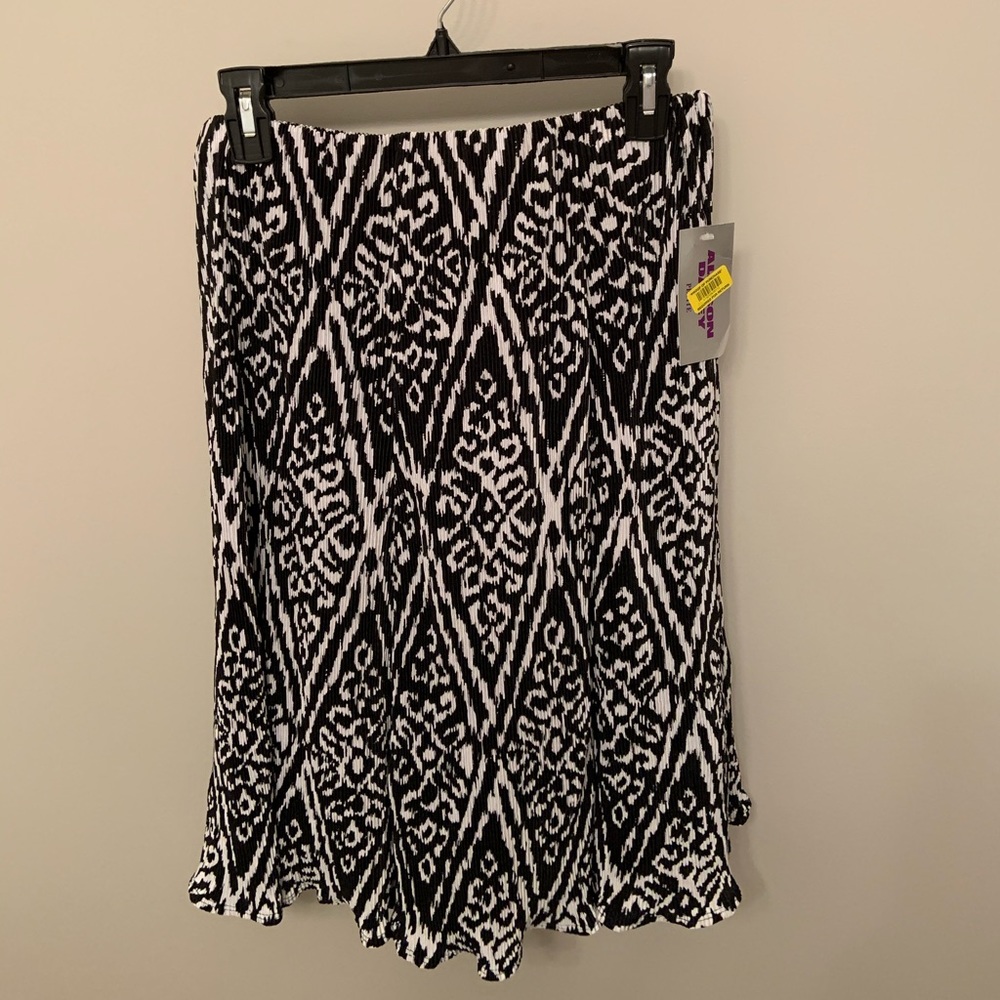 NWT Allison Daley skirt